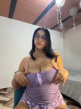 Snapshot of roldanmary chatting on 12/05/25, 02:09 roldanmary online show from 12/05/25, 02:09