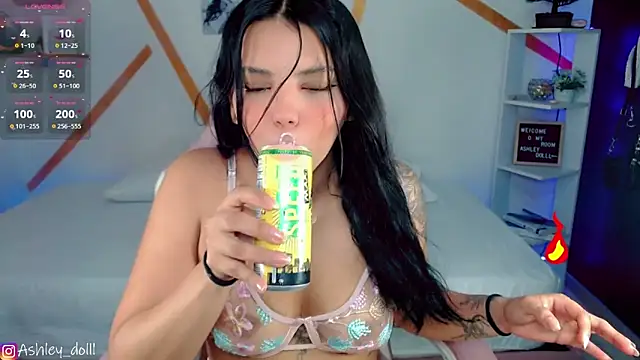 Snapshot of Ashley_dolll chatting on 03/18/25, 09:10 Ashley dolll online show from 03/18/25, 09:10