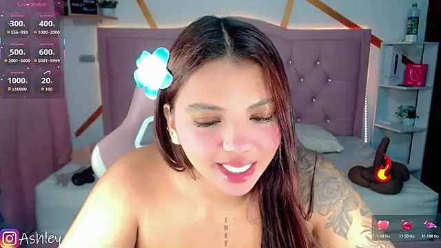 Snapshot of Ashley_dolll chatting on 10/21/25, 09:04 Ashley dolll online show from 10/21/25, 09:04