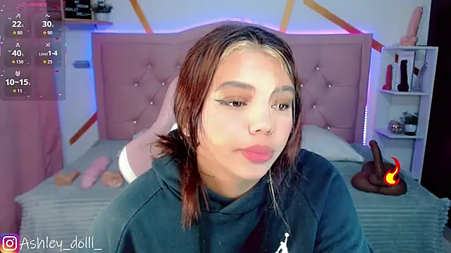 Snapshot of Ashley_dolll chatting on 10/29/25, 09:05 Ashley dolll online show from 10/29/25, 09:05