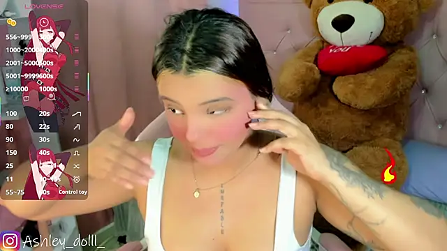 Snapshot of Ashley_dolll chatting on 12/03/25, 09:02 Ashley dolll online show from 12/03/25, 09:02