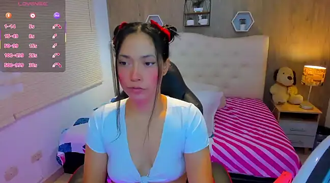  LiilyWong online show from 03/19/25, 04:57