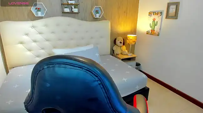  LiilyWong online show from 03/22/25, 05:39