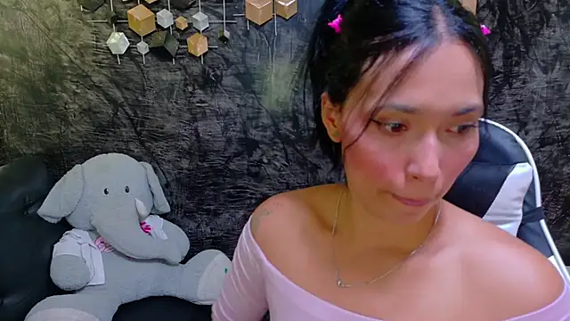  LiilyWong online show from 07/26/26, 04:09