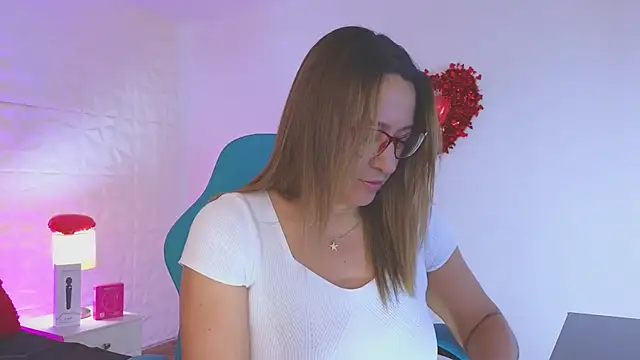 weet Evans    online show from 02/10/26, 03:32