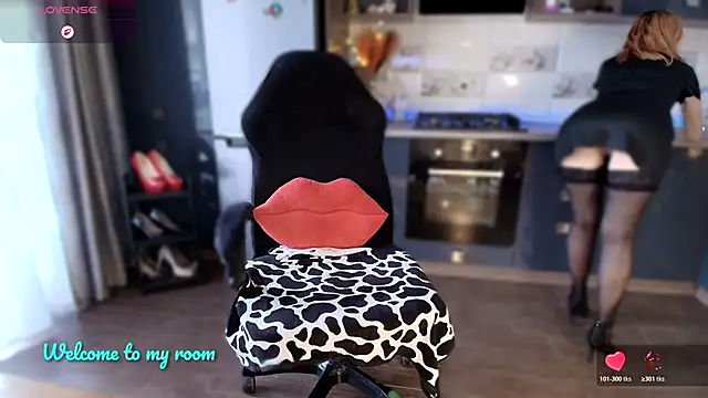 emlana online show from 11/03/25, 01:34