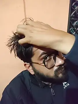 Snapshot of mpaale11 chatting on 12/16/25, 01:27 mpaale11 online show from 12/16/25, 01:27