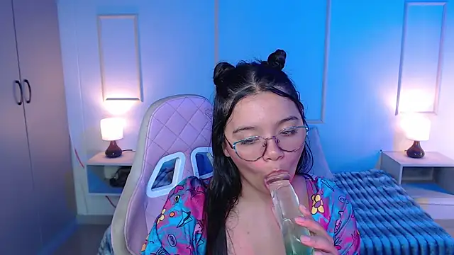 Snapshot of lilly_1948 chatting on 03/13/25, 06:48 lilly 1948 online show from 03/13/25, 06:48