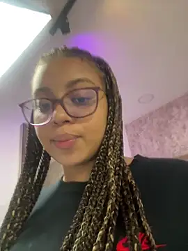 Snapshot of AlesiaCooper chatting on 10/15/25, 08:20 AlesiaCooper online show from 10/15/25, 08:20