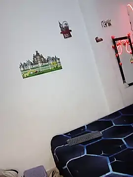 bella warzon online show from 09/23/25, 02:47