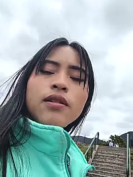 bella warzon online show from 10/17/25, 04:53