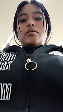 bella warzon online show from 02/17/26, 03:40