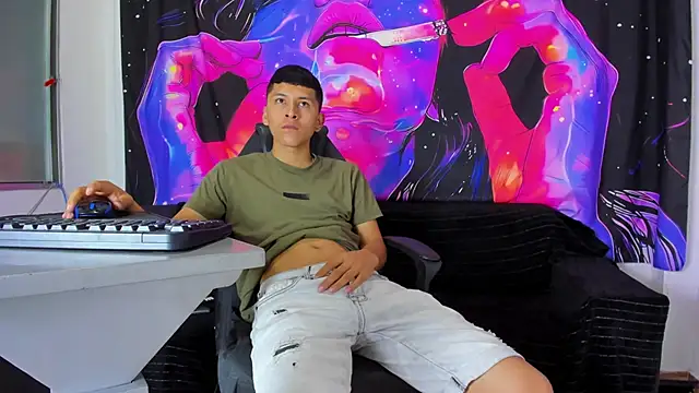 Snapshot of MAXXY_CUTE chatting on 03/22/25, 04:58 MAXXY CUTE online show from 03/22/25, 04:58