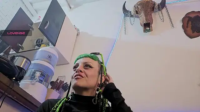 Snapshot of freyaa_sorcerees chatting on 10/21/25, 03:18 freyaa sorcerees online show from 10/21/25, 03:18