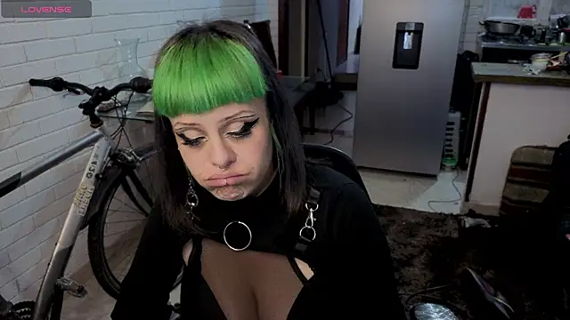 Snapshot of freyaa_sorcerees chatting on 11/13/25, 02:54 freyaa sorcerees online show from 11/13/25, 02:54