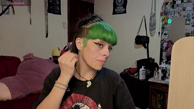 Snapshot of freyaa_sorcerees chatting on 12/15/25, 04:39 freyaa sorcerees online show from 12/15/25, 04:39