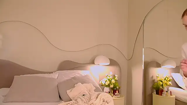 Snapshot of MiraBliss chatting on 10/05/25, 10:07 MiraBliss online show from 10/05/25, 10:07