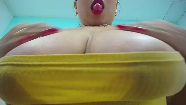 Snapshot of CristinaStarx chatting on 05/27/26, 12:57 CristinaStarx online show from 05/27/26, 12:57