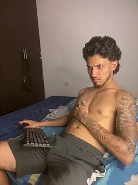 Snapshot of Zayn_kane chatting on 07/07/26, 01:30 Zayn kane online show from 07/07/26, 01:30