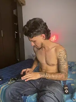 Snapshot of Zayn_kane chatting on 07/15/26, 03:34 Zayn kane online show from 07/15/26, 03:34