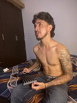 Snapshot of Zayn_kane chatting on 07/25/26, 02:09 Zayn kane online show from 07/25/26, 02:09