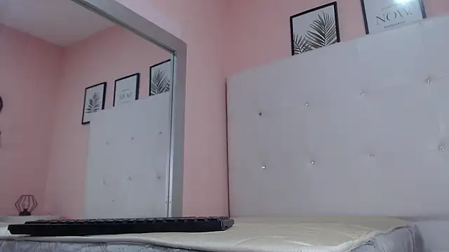 willow smitt online show from 09/30/25, 12:43