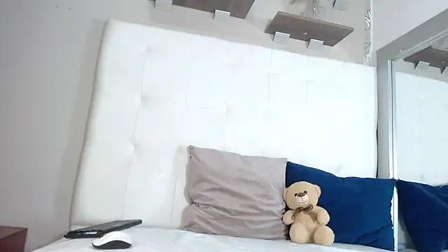 willow smitt online show from 11/10/25, 12:48