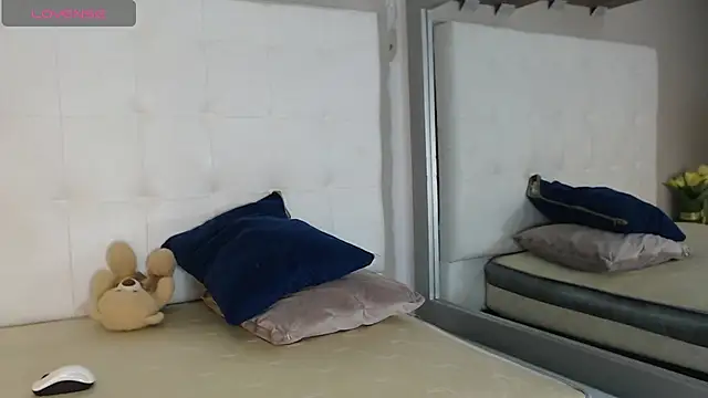 willow smitt online show from 12/05/25, 12:58