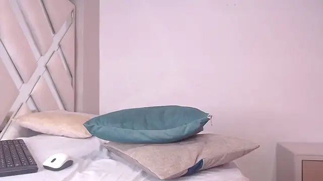 willow smitt online show from 04/19/26, 06:21