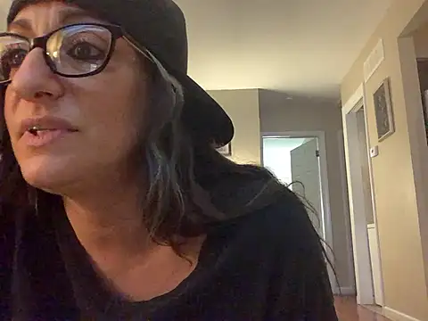 Snapshot of KittyKat_LoLo chatting on 03/10/25, 11:21 KittyKat LoLo online show from 03/10/25, 11:21