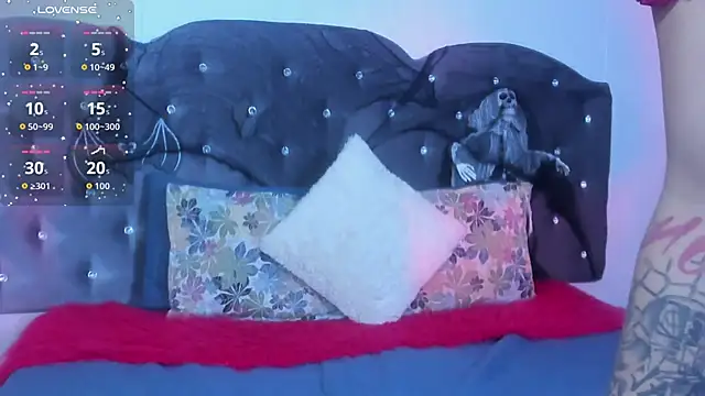 Lia Valmont online show from 10/24/25, 12:23