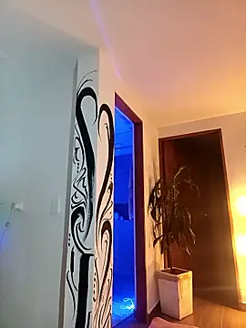 Lia Valmont online show from 04/23/26, 01:07