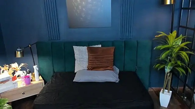 roxy hell online show from 12/18/25, 12:33