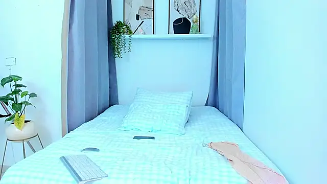 roxy hell online show from 03/13/26, 09:10