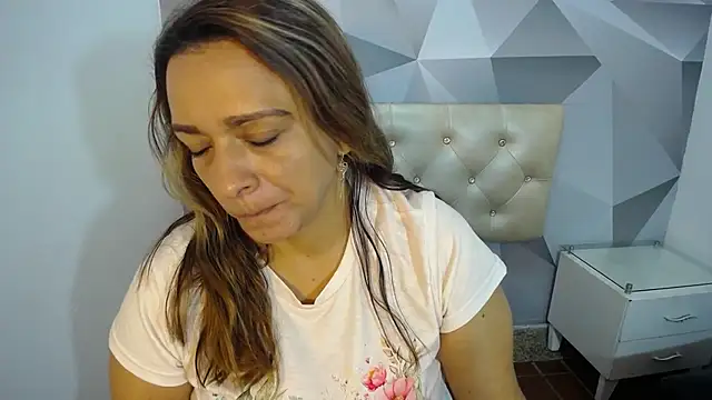 Milf-Prettyboobs online show from 12/05/25, 10:35