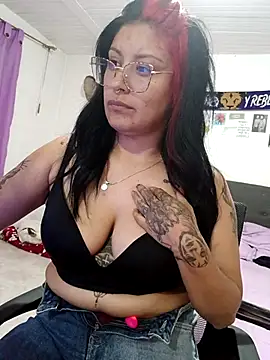 Snapshot of DaniPoison chatting on 02/08/26, 02:15 DaniPoison online show from 02/08/26, 02:15