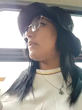 Snapshot of DaniPoison chatting on 03/26/26, 04:34 DaniPoison online show from 03/26/26, 04:34