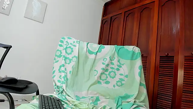 Snapshot of sweet_cinamon chatting on 03/15/25, 10:22 sweet cinamon online show from 03/15/25, 10:22