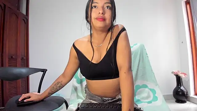 Snapshot of sweet_cinamon chatting on 03/19/25, 08:32 sweet cinamon online show from 03/19/25, 08:32