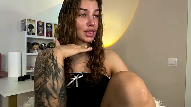 Snapshot of Anna_Six chatting on 10/05/25, 01:37 Anna Six online show from 10/05/25, 01:37