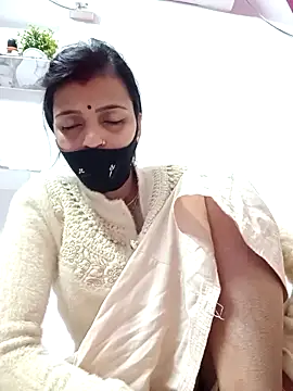 Snapshot of Daya_Chheda chatting on 11/17/25, 11:32 Daya Chheda online show from 11/17/25, 11:32