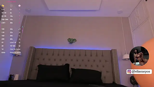 Emiliana Rios online show from 10/30/25, 04:03