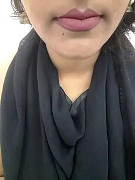 Snapshot of priya_00143 chatting on 11/14/25, 02:43 priya 00143 online show from 11/14/25, 02:43