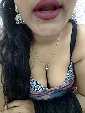 Snapshot of priya_00143 chatting on 12/02/25, 04:29 priya 00143 online show from 12/02/25, 04:29