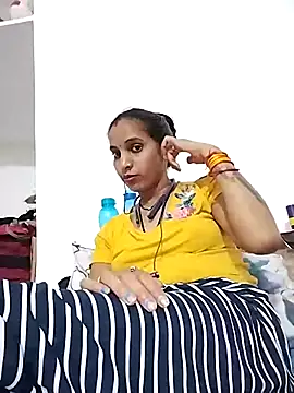 Snapshot of Hotty-Nidhi chatting on 03/09/25, 03:05 Hotty-Nidhi online show from 03/09/25, 03:05
