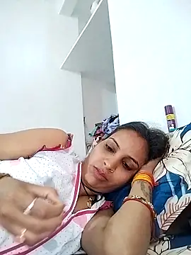 Snapshot of Hotty-Nidhi chatting on 03/11/25, 10:18 Hotty-Nidhi online show from 03/11/25, 10:18