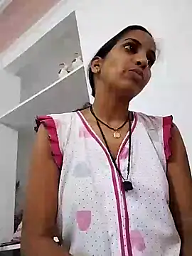 Snapshot of Hotty-Nidhi chatting on 03/12/25, 03:13 Hotty-Nidhi online show from 03/12/25, 03:13