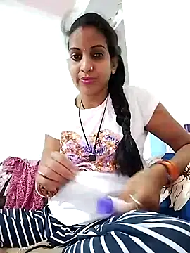 Snapshot of Hotty-Nidhi chatting on 03/12/25, 11:20 Hotty-Nidhi online show from 03/12/25, 11:20