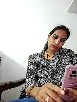 Snapshot of Hotty-Nidhi chatting on 03/17/25, 02:12 Hotty-Nidhi online show from 03/17/25, 02:12