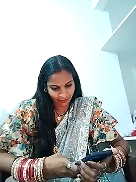 Snapshot of Hotty-Nidhi chatting on 03/19/25, 09:28 Hotty-Nidhi online show from 03/19/25, 09:28
